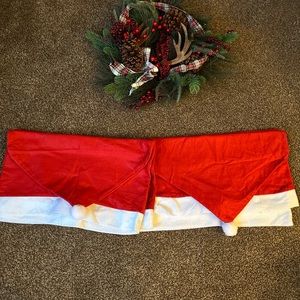 Christmas wreath and 4 chair Santa hats